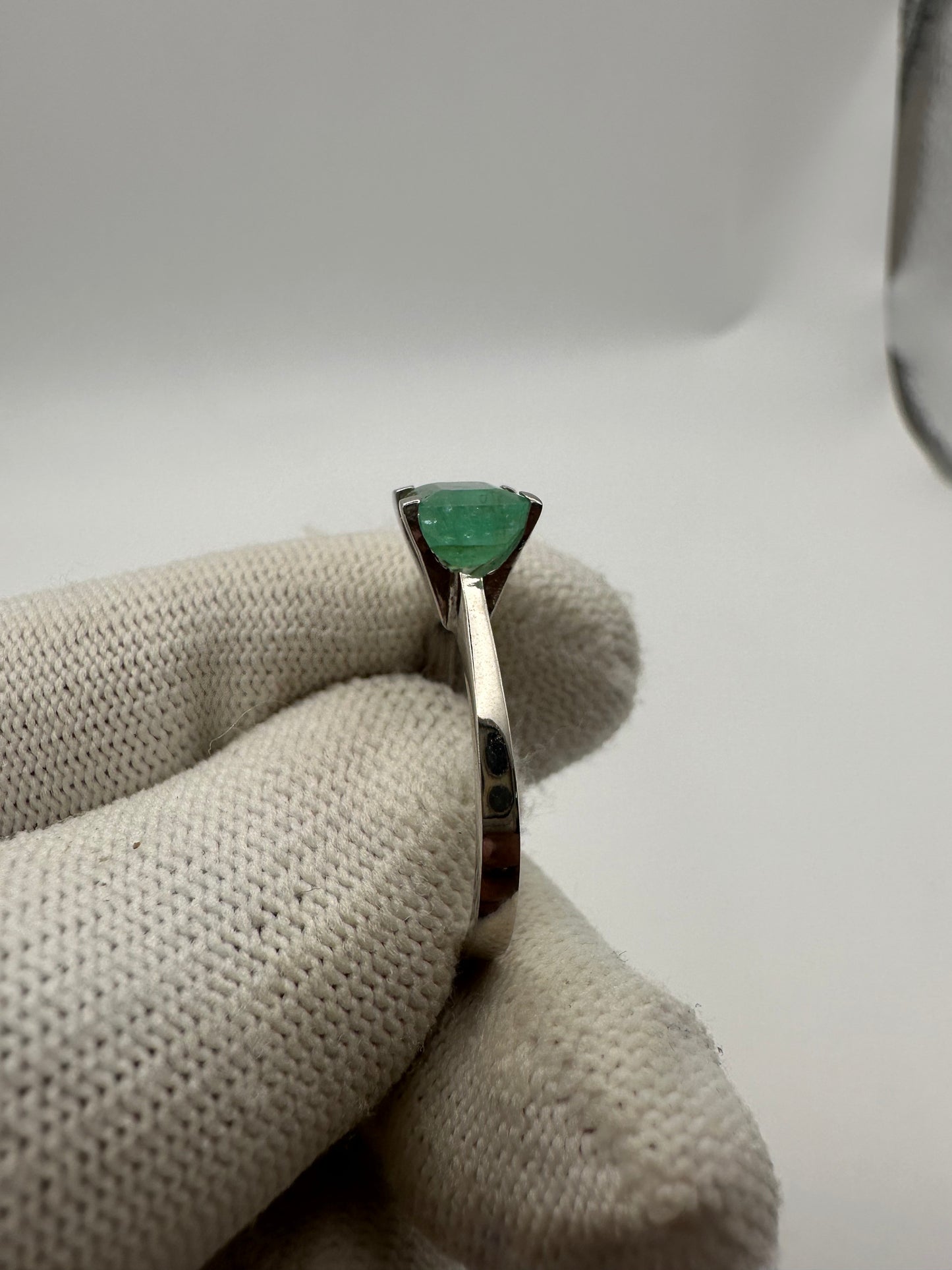 Dazzling Emerald Ring Rhodium Plated 925 Silver A Gift She'll Adore