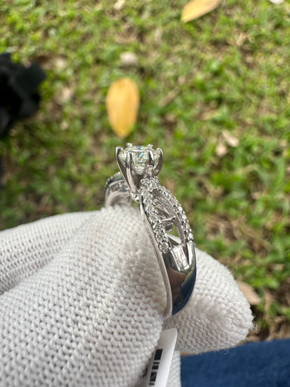 Timeless Moissanite Ring in 925 Silver Setting