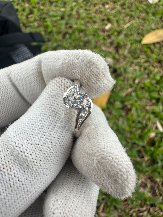 Sparkling Moissanite Ring in 925 Sterling Silver